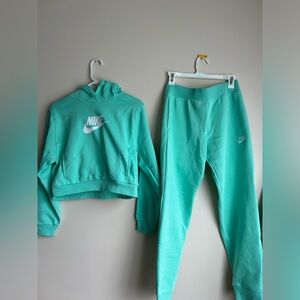 mint green nike sweatsuit. XL in kids but fits women xs. never worn.
